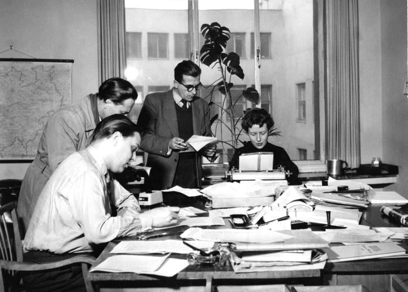 Bundesarchiv_B_145_Bild-F001343-0005,_Ko╠êln,_WDR_Rundfunkstudio